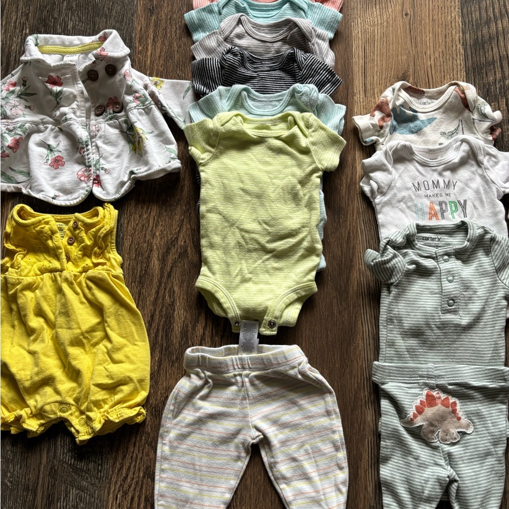 Assorted Baby Clothing Set - Picture 4 of 11